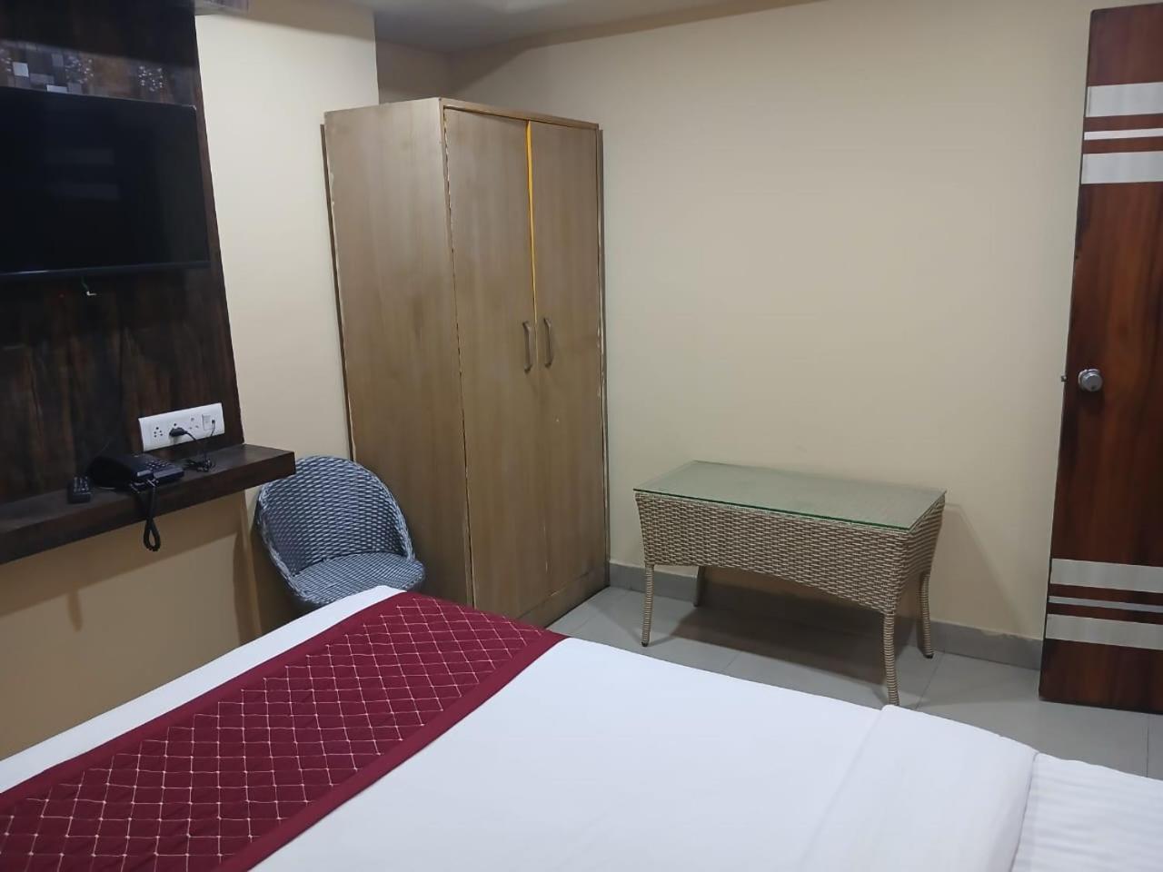 Blossoms Room Hotel Alekhya Residency- Luxury Lollection Hyderabad Exteriör bild