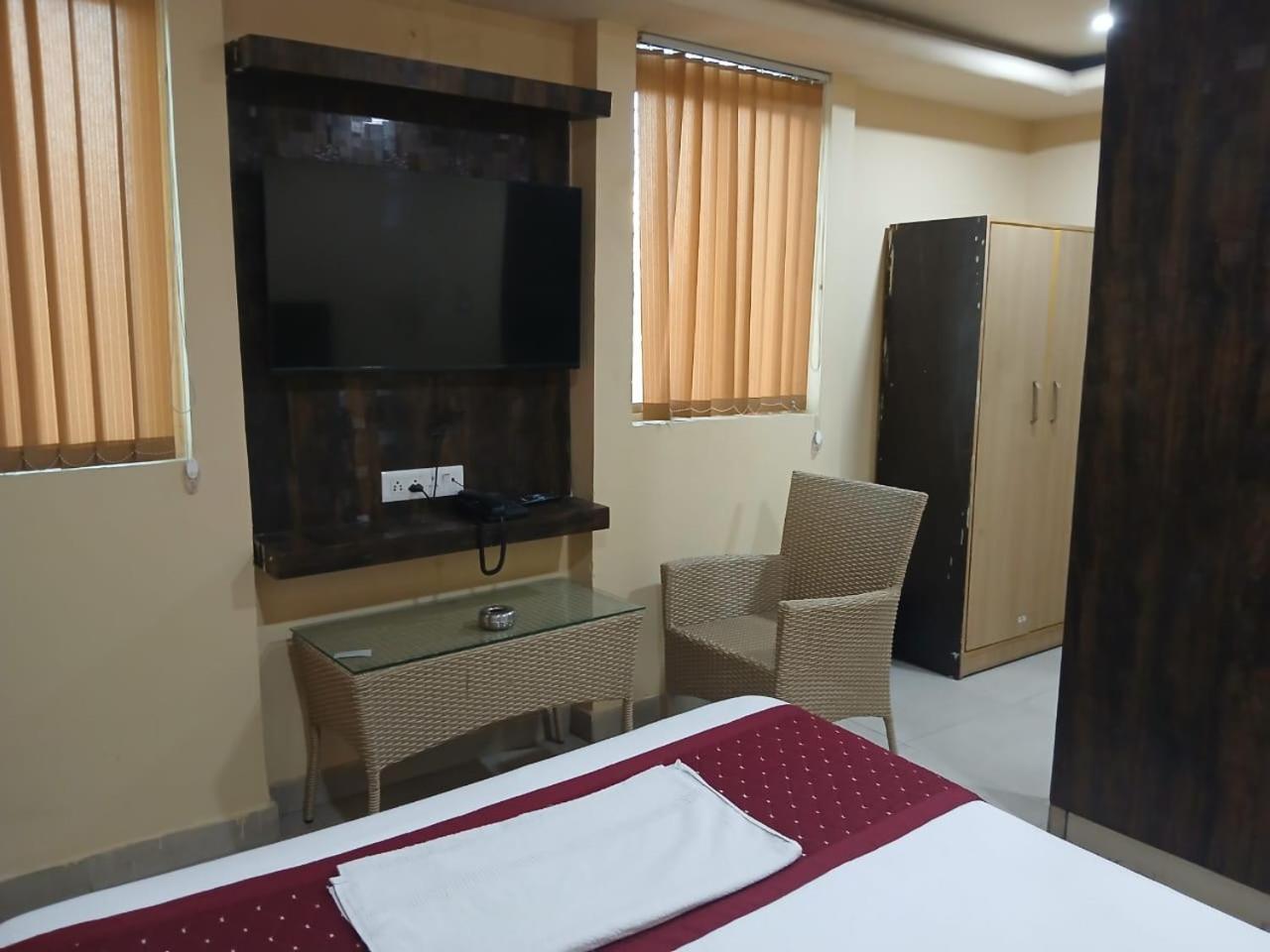Blossoms Room Hotel Alekhya Residency- Luxury Lollection Hyderabad Exteriör bild